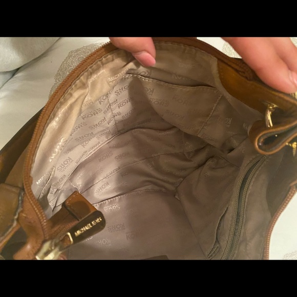 Michael Kors Leather handbag 👜 - Picture 9 of 15